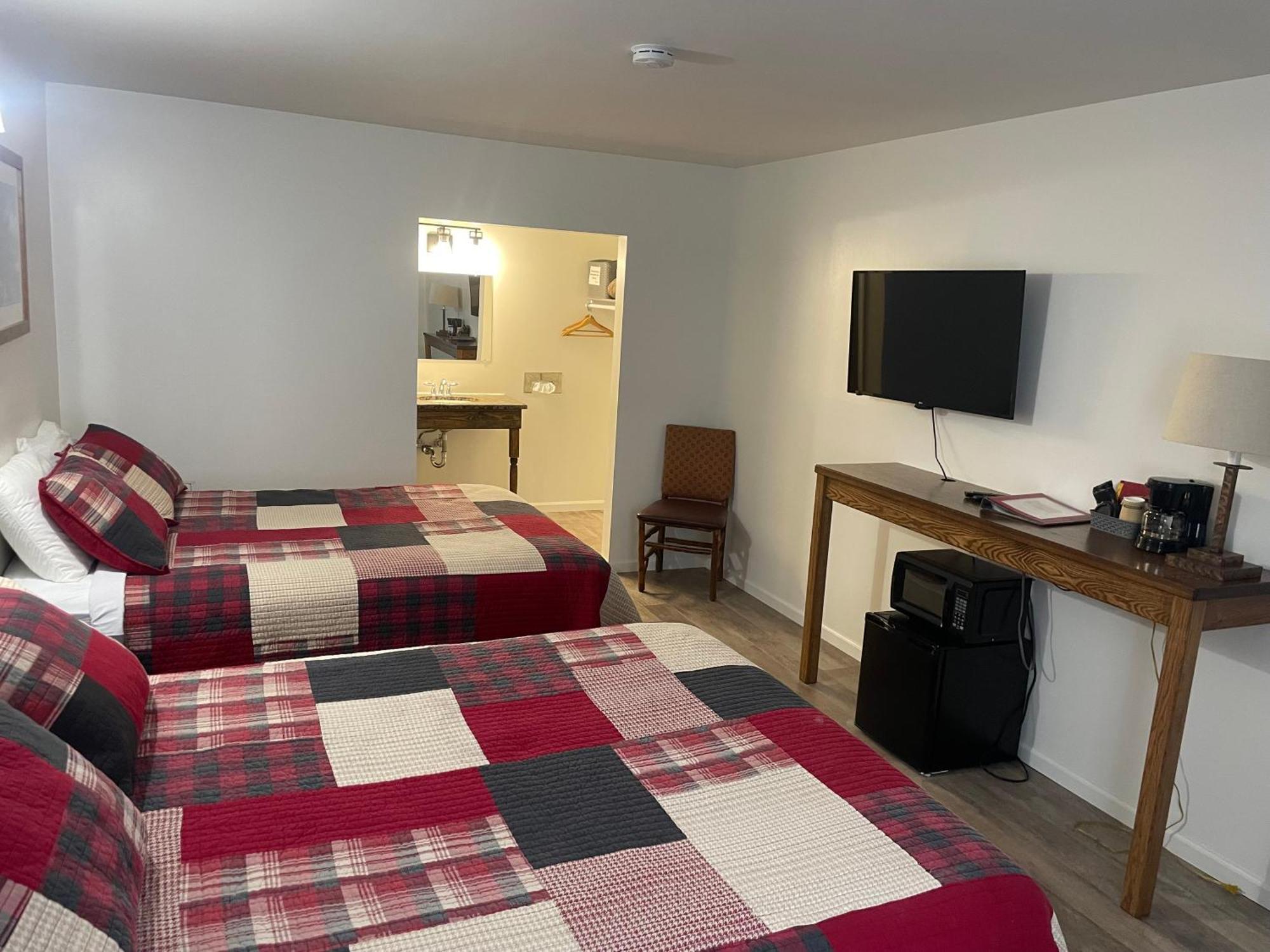 Trails Inn Quadna Mountain Motel & Rv Park Hill City Exterior photo