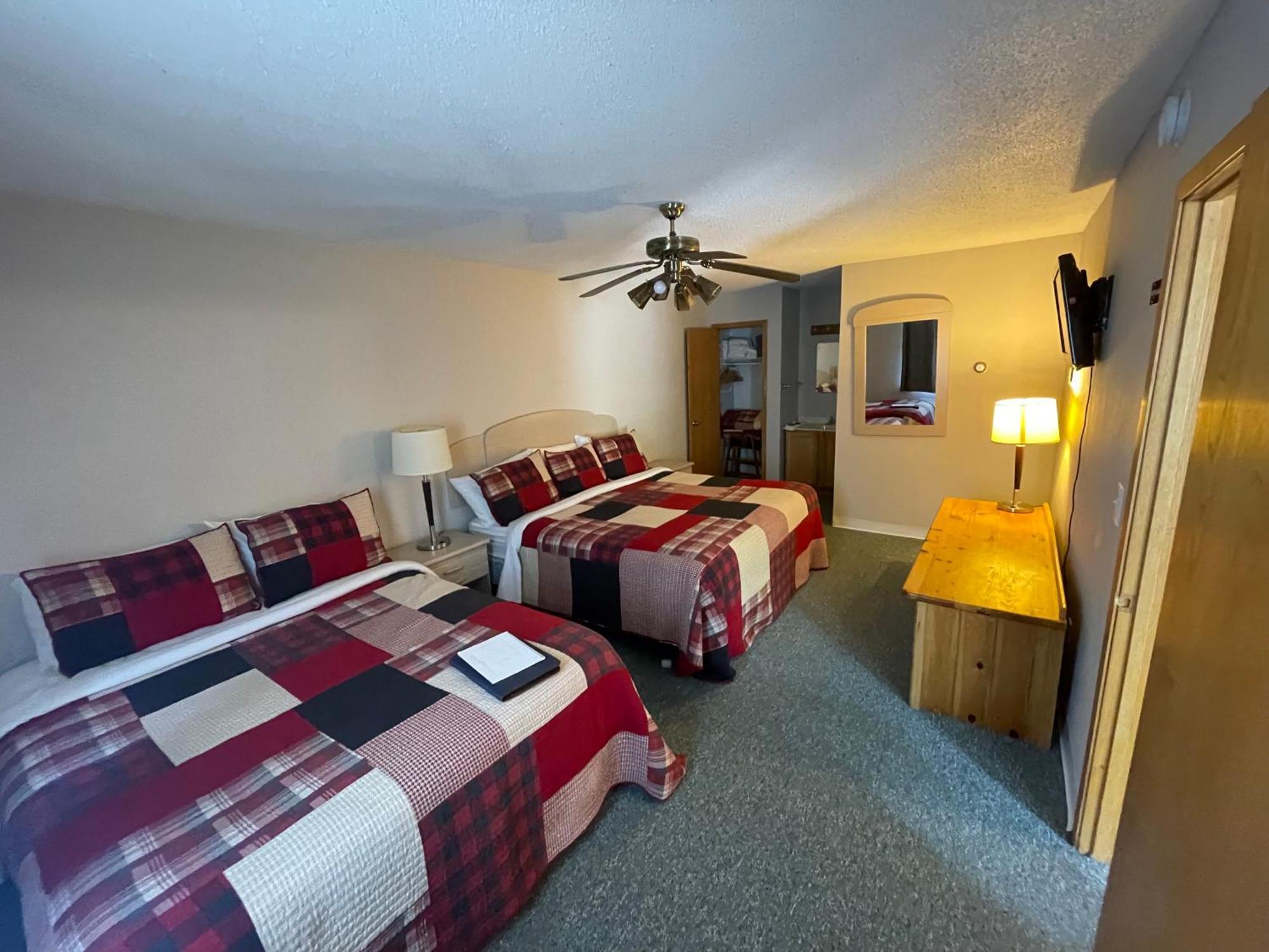 Trails Inn Quadna Mountain Motel & Rv Park Hill City Exterior photo