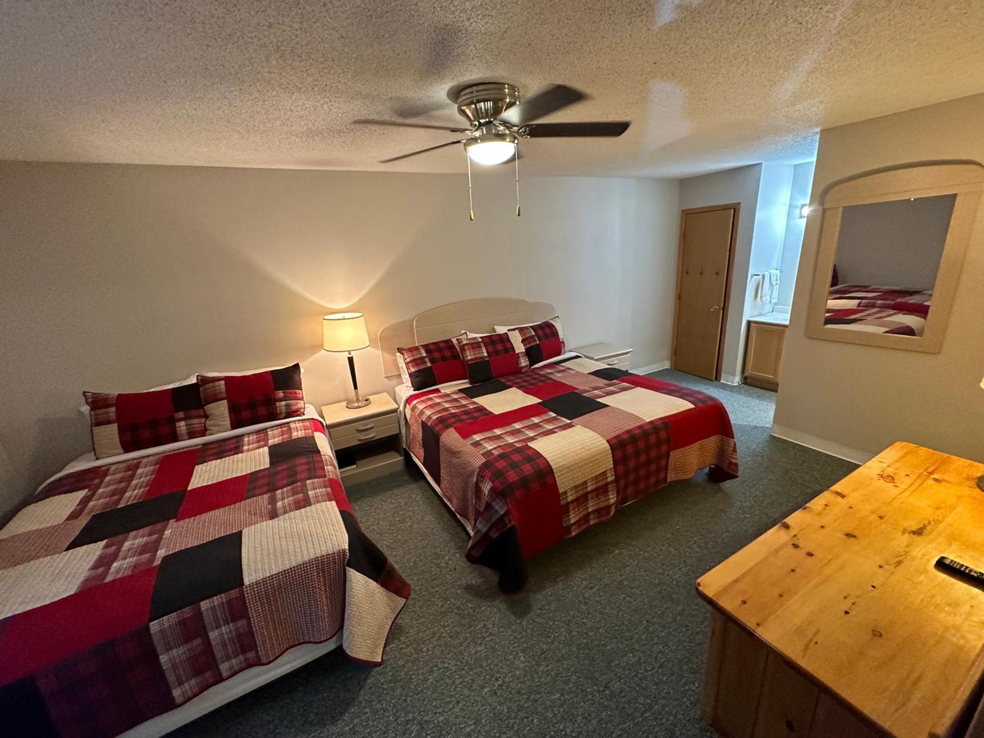 Trails Inn Quadna Mountain Motel & Rv Park Hill City Room photo