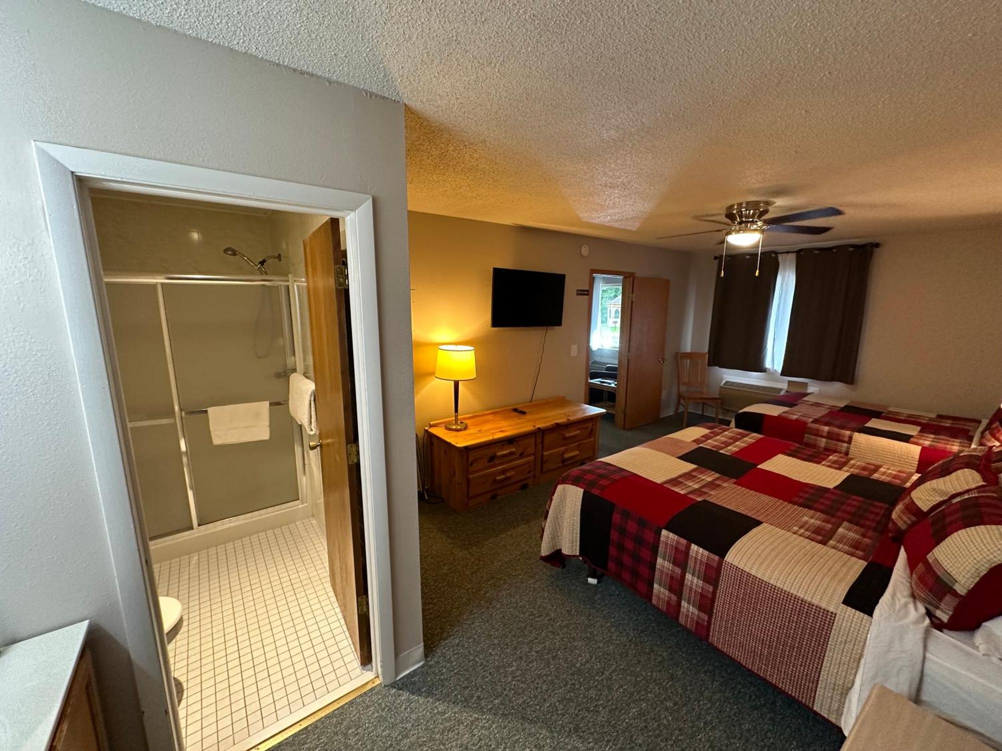 Trails Inn Quadna Mountain Motel & Rv Park Hill City Room photo